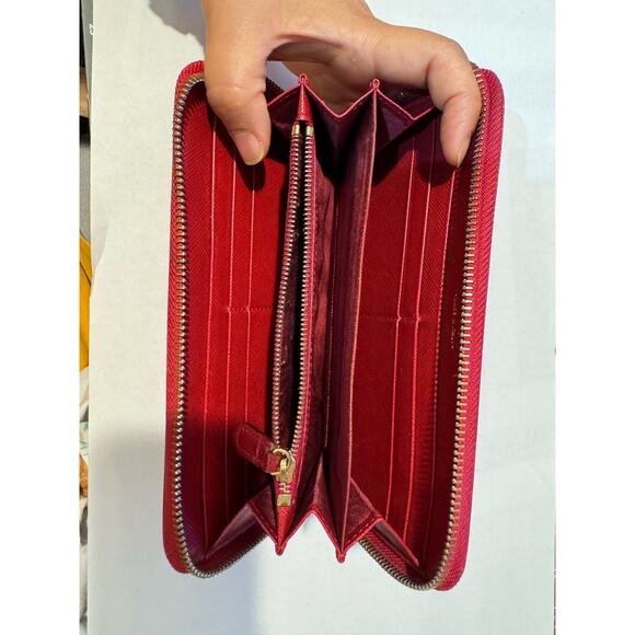 Salvatore Ferragamo Red Saffino Vara Ribbon long wallet Zip - Picture 4 of 13